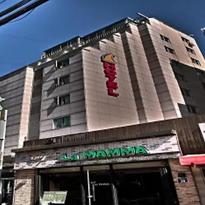 At ** Сеул